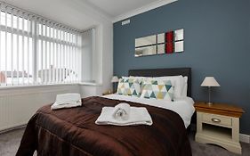 Hillside House - 2 Bedrooms Parking Wi-Fi Hospital